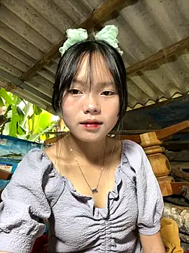 Snapshot of AdamLazis chatting on 10/28/25, 01:09 AdamLazis online show from 10/28/25, 01:09