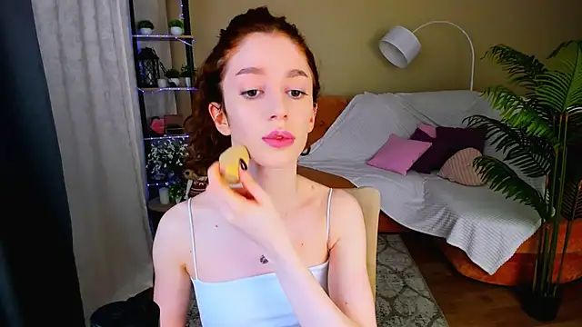 ChristinaConteeree online show from 12/05/25, 12:47