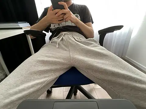 Frankieyyy1 online show from 06/01/26, 05:58