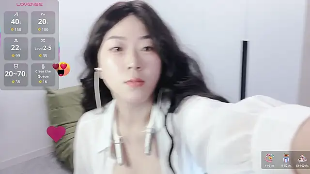 Emmaq996 online show from 10/13/25, 07:41