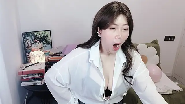 Emmaq996 online show from 10/27/25, 02:15