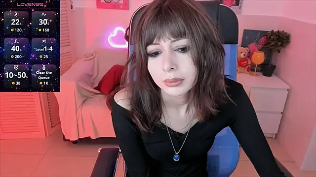 Snapshot of CrystallBloom chatting on 11/07/25, 05:13 CrystallBloom online show from 11/07/25, 05:13