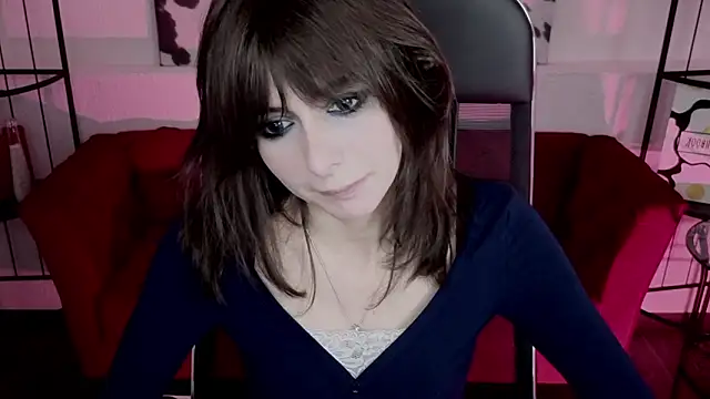 Snapshot of CrystallBloom chatting on 03/06/26, 01:29 CrystallBloom online show from 03/06/26, 01:29