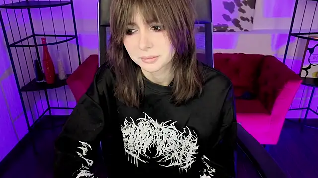 Snapshot of CrystallBloom chatting on 04/01/26, 01:17 CrystallBloom online show from 04/01/26, 01:17