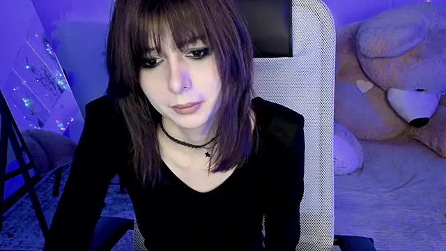 Snapshot of CrystallBloom chatting on 04/03/26, 01:14 CrystallBloom online show from 04/03/26, 01:14