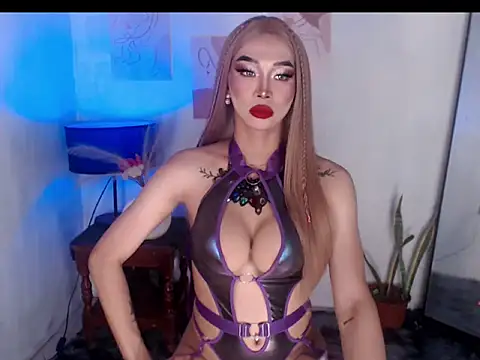 Snapshot of SexyhotasianKendra chatting on 10/17/25, 12:47 SexyhotasianKendra online show from 10/17/25, 12:47