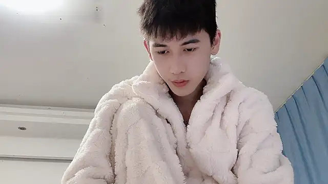 Snapshot of xiaojie2563 chatting on 12/17/25, 01:28 xiaojie2563 online show from 12/17/25, 01:28