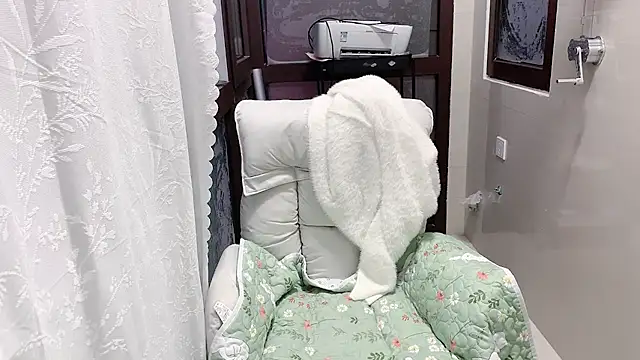 Snapshot of mmm6660 chatting on 11/10/25, 02:16 mmm6660 online show from 11/10/25, 02:16