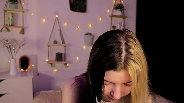 EmmieBlade online show from 10/21/25, 07:14