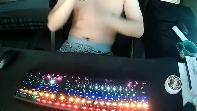 Snapshot of solooboy18 chatting on 09/22/25, 12:40 solooboy18 online show from 09/22/25, 12:40