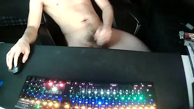 Snapshot of solooboy18 chatting on 11/16/25, 03:39 solooboy18 online show from 11/16/25, 03:39