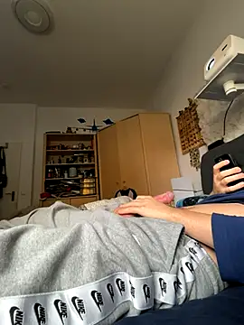 xmilolivex online show from 10/16/25, 10:16