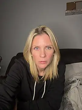 Snapshot of Lexi-Lux-X chatting on 11/26/25, 03:07 Lexi-Lux-X online show from 11/26/25, 03:07