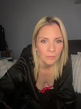 Snapshot of Lexi-Lux-X chatting on 01/12/26, 02:39 Lexi-Lux-X online show from 01/12/26, 02:39