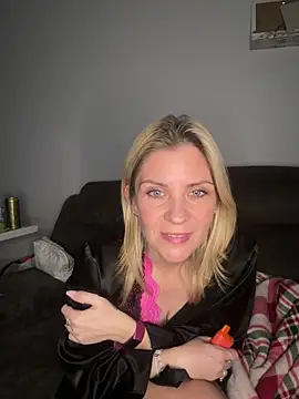 Snapshot of Lexi-Lux-X chatting on 02/04/26, 02:06 Lexi-Lux-X online show from 02/04/26, 02:06