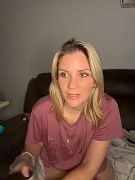 Snapshot of Lexi-Lux-X chatting on 02/17/26, 03:14 Lexi-Lux-X online show from 02/17/26, 03:14