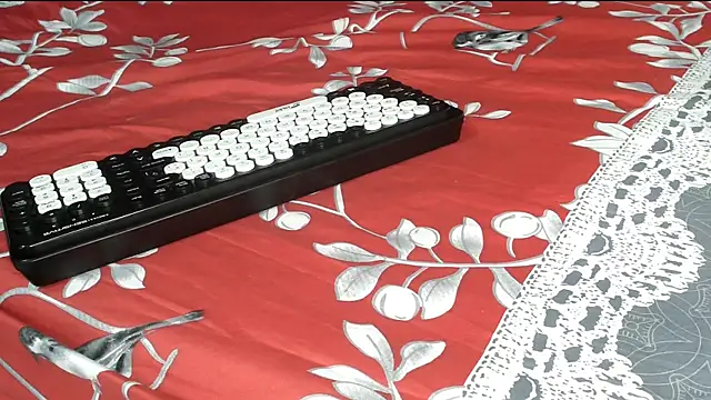 angelainparis28 online show from 09/11/25, 06:57