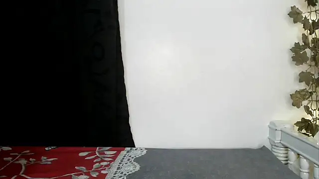 angelainparis28 online show from 09/18/25, 06:26