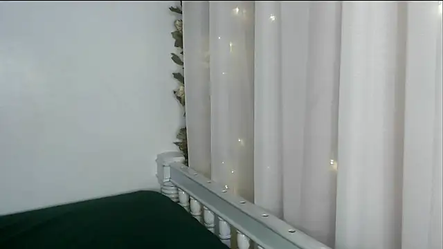 angelainparis28 online show from 09/21/25, 04:03