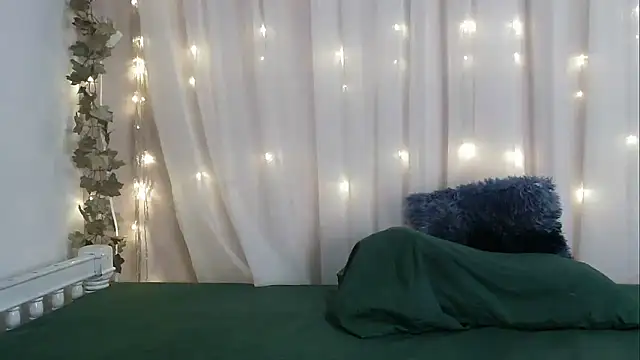 angelainparis28 online show from 10/11/25, 04:55