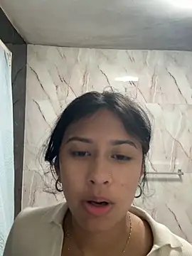 lynn9000 online show from 10/18/25, 07:42