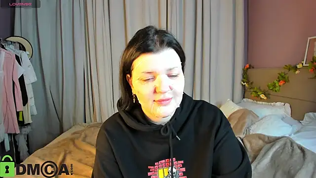 Michele Greenn online show from 10/12/25, 01:15