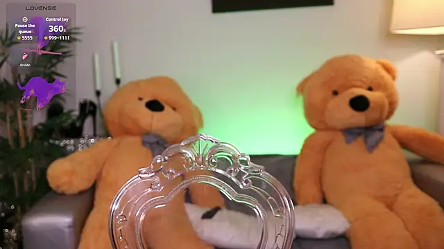 NovaHollisx online show from 12/01/25, 03:55