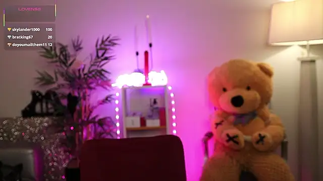 Snapshot of NovaHollisx chatting on 03/20/26, 05:23 NovaHollisx online show from 03/20/26, 05:23