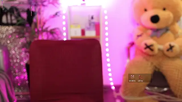 Snapshot of NovaHollisx chatting on 03/27/26, 08:20 NovaHollisx online show from 03/27/26, 08:20