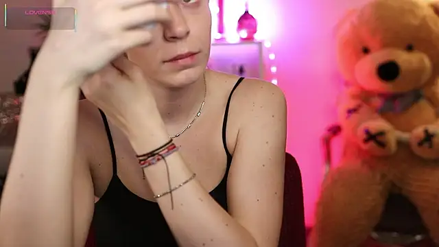 Snapshot of NovaHollisx chatting on 03/30/26, 04:02 NovaHollisx online show from 03/30/26, 04:02