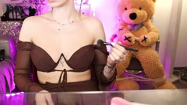 Snapshot of NovaHollisx chatting on 04/07/26, 04:02 NovaHollisx online show from 04/07/26, 04:02