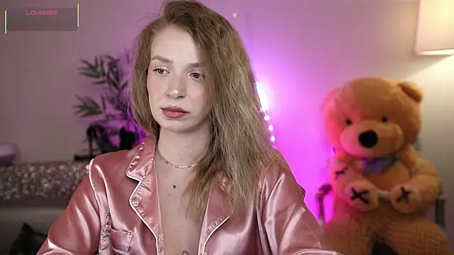 Snapshot of NovaHollisx chatting on 04/11/26, 07:45 NovaHollisx online show from 04/11/26, 07:45