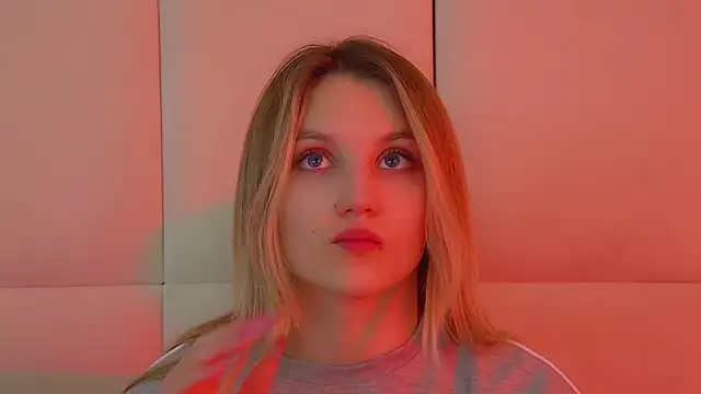 Snapshot of StacyEvances chatting on 03/16/26, 05:44 StacyEvances online show from 03/16/26, 05:44