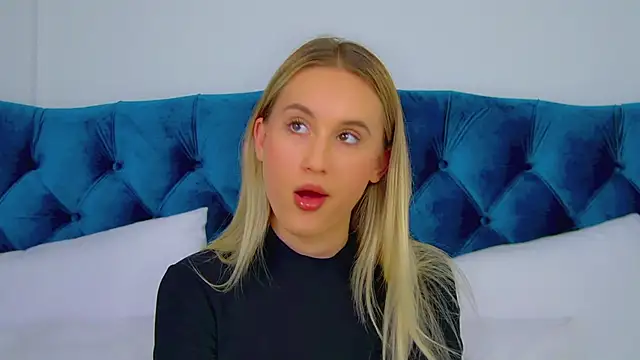 Snapshot of VictoriaHopsons chatting on 10/03/25, 06:38 VictoriaHopsons online show from 10/03/25, 06:38