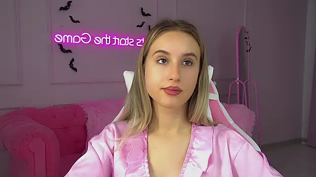 Snapshot of VictoriaHopsons chatting on 10/18/25, 09:10 VictoriaHopsons online show from 10/18/25, 09:10