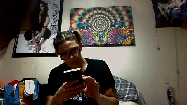 Snapshot of SparklesB1tch chatting on 10/13/25, 12:54 SparklesB1tch online show from 10/13/25, 12:54