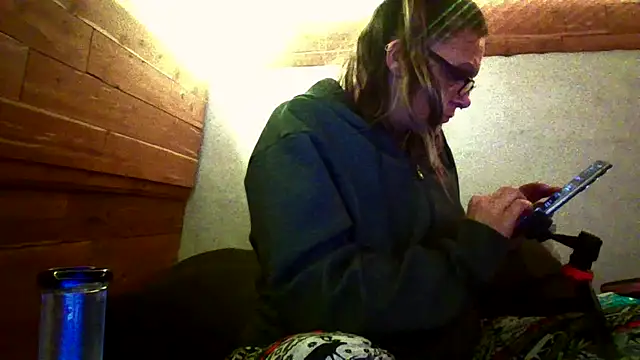 Snapshot of SparklesB1tch chatting on 10/23/25, 06:23 SparklesB1tch online show from 10/23/25, 06:23