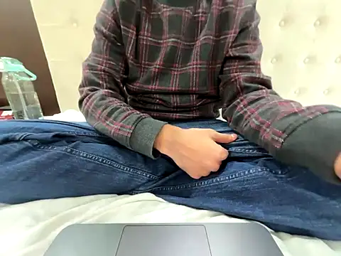 Snapshot of DecentJaat chatting on 12/17/25, 06:47 DecentJaat online show from 12/17/25, 06:47