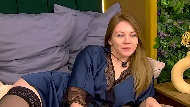 VeraHaze online show from 11/11/25, 02:22