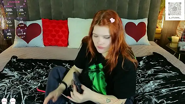 Clumsy Nana online show from 02/03/26, 07:41