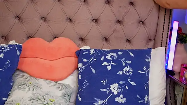 Snapshot of JenniferLovve chatting on 03/30/26, 04:13 JenniferLovve online show from 03/30/26, 04:13