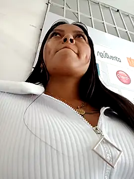 Snapshot of LunaHot_777 chatting on 09/08/25, 08:08 LunaHot 777 online show from 09/08/25, 08:08