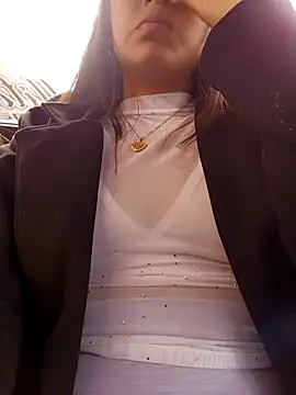 Snapshot of LunaHot_777 chatting on 09/10/25, 08:09 LunaHot 777 online show from 09/10/25, 08:09