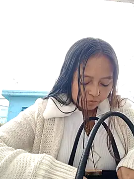 Snapshot of LunaHot_777 chatting on 09/17/25, 08:21 LunaHot 777 online show from 09/17/25, 08:21