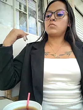 Snapshot of LunaHot_777 chatting on 10/04/25, 08:29 LunaHot 777 online show from 10/04/25, 08:29