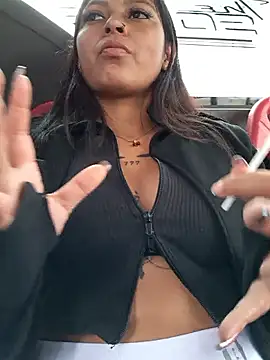 Snapshot of LunaHot_777 chatting on 10/23/25, 07:34 LunaHot 777 online show from 10/23/25, 07:34