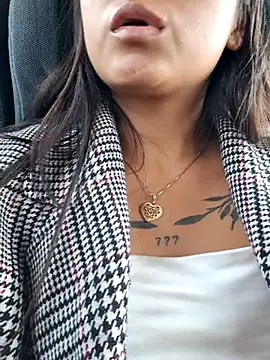 Snapshot of LunaHot_777 chatting on 10/27/25, 08:35 LunaHot 777 online show from 10/27/25, 08:35