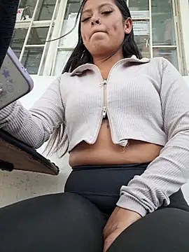 Snapshot of LunaHot_777 chatting on 11/17/25, 06:24 LunaHot 777 online show from 11/17/25, 06:24