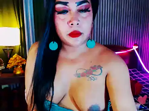 Snapshot of CumFactoryLuna chatting on 05/20/26, 12:11 CumFactoryLuna online show from 05/20/26, 12:11