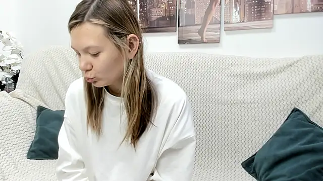 Snapshot of Sunny_Sammy chatting on 09/22/25, 01:18 Sunny Sammy online show from 09/22/25, 01:18